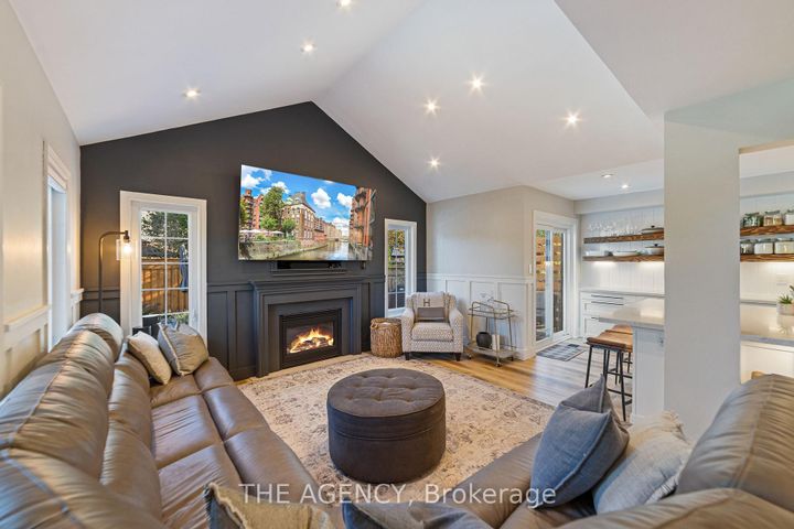 Photo 11 at 28 Fenwick Place, Waterdown, Hamilton