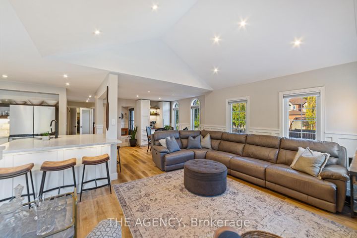 Photo 13 at 28 Fenwick Place, Waterdown, Hamilton