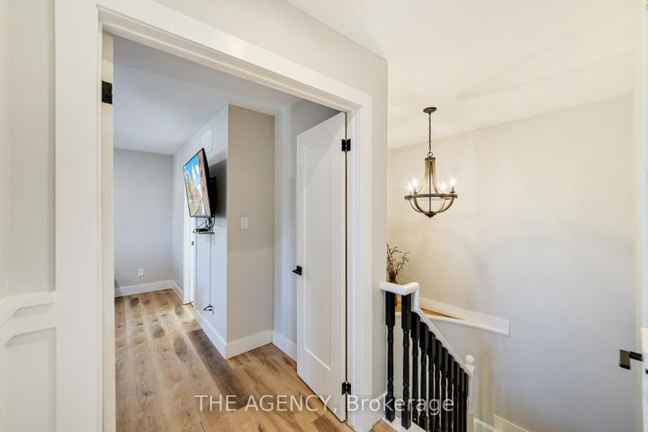 Photo 20 at 28 Fenwick Place, Waterdown, Hamilton