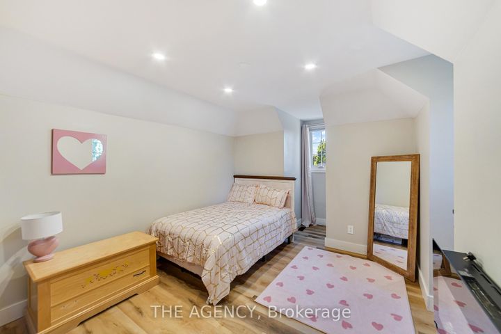 Photo 28 at 28 Fenwick Place, Waterdown, Hamilton