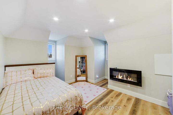 Photo 29 at 28 Fenwick Place, Waterdown, Hamilton