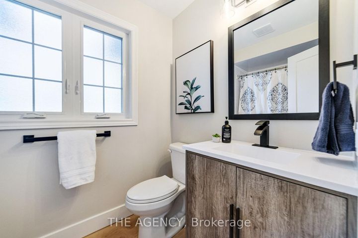 Photo 30 at 28 Fenwick Place, Waterdown, Hamilton
