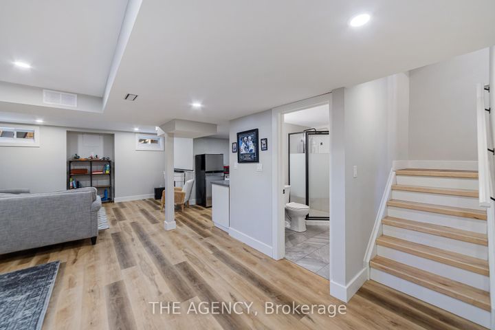 Photo 31 at 28 Fenwick Place, Waterdown, Hamilton