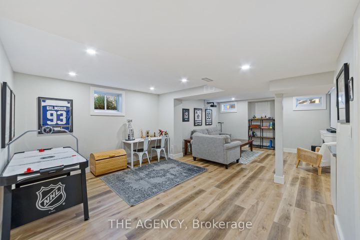 Photo 32 at 28 Fenwick Place, Waterdown, Hamilton