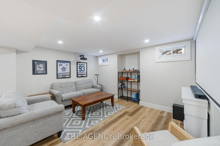 Photo 35 at 28 Fenwick Place, Waterdown, Hamilton