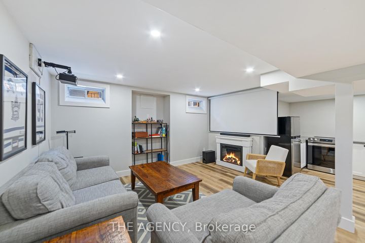 Photo 36 at 28 Fenwick Place, Waterdown, Hamilton