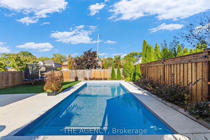 Photo 41 at 28 Fenwick Place, Waterdown, Hamilton