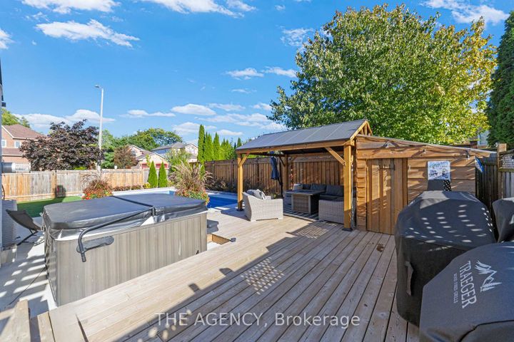 Photo 43 at 28 Fenwick Place, Waterdown, Hamilton