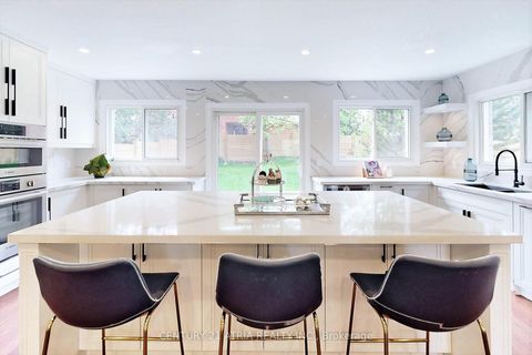 Photo 8 at 132 Kersey Crescent, North Richvale, Richmond Hill