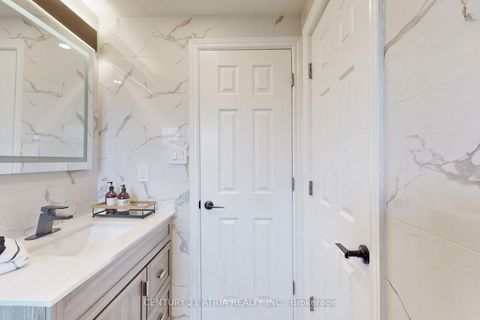 Photo 18 at 132 Kersey Crescent, North Richvale, Richmond Hill