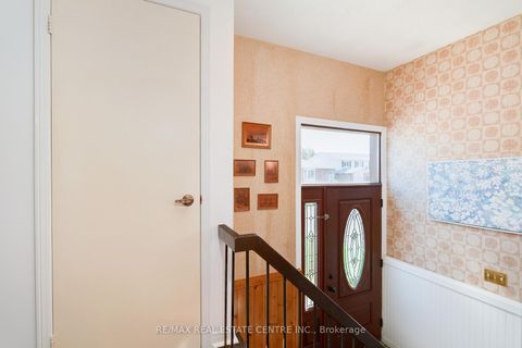 Photo 3 at 33 Millhouse Crescent, Rouge E11, Toronto