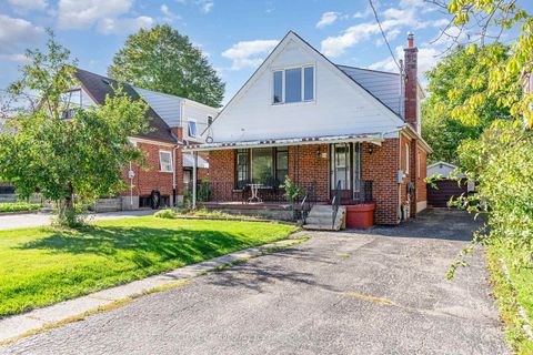 Photo 3 at 28 Lynvalley Crescent, Maryvale, Toronto