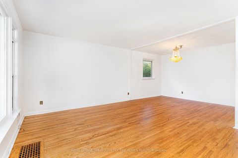 Photo 5 at 28 Lynvalley Crescent, Maryvale, Toronto