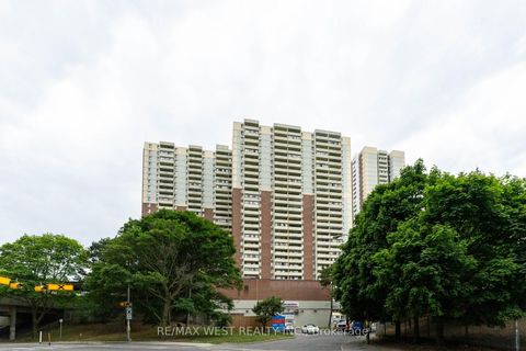 Photo 1 at PH5 - 5 Massey Square, Crescent Town, Toronto Photo 1 at PH5 - 5 Massey Square, Crescent Town, Toronto