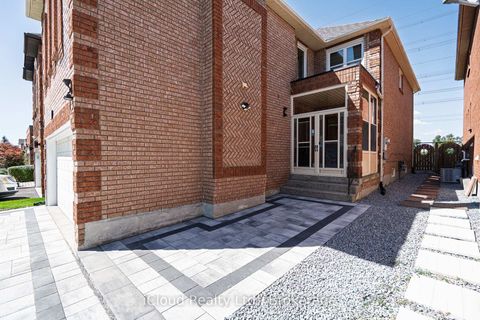 Photo 1 at 80 Venice Crescent W, Beverley Glen, Vaughan