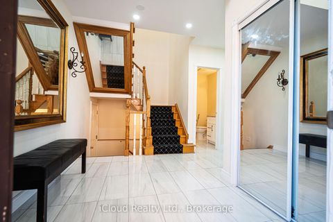 Photo 3 at 80 Venice Crescent W, Beverley Glen, Vaughan Photo 3 at 80 Venice Crescent W, Beverley Glen, Vaughan