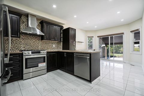 Photo 10 at 80 Venice Crescent W, Beverley Glen, Vaughan Photo 10 at 80 Venice Crescent W, Beverley Glen, Vaughan