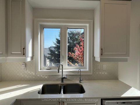 Photo 6 at 59 Gordon Circle, College Manor, Newmarket