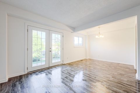 Photo 7 at 8 - 301 Washburn Way, Malvern, Toronto