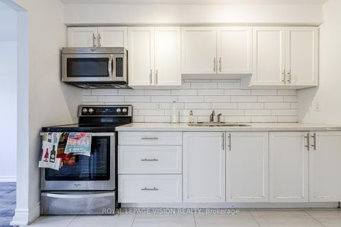 Photo 12 at 8 - 301 Washburn Way, Malvern, Toronto