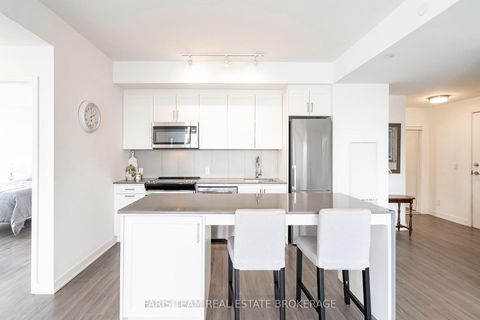 Photo 3 at 311 - 681 Yonge Street, Painswick South, Barrie Photo 3 at 311 - 681 Yonge Street, Painswick South, Barrie