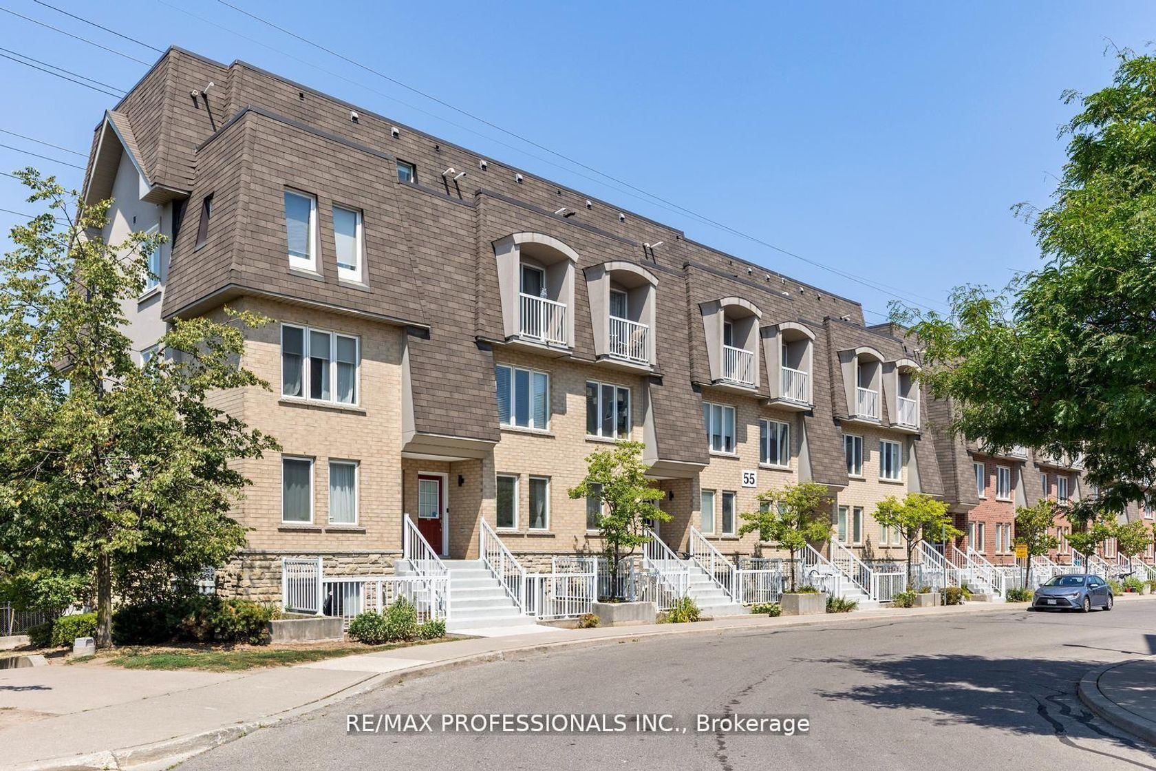 70 - 55 Turntable Crescent, Junction, Toronto by Loree Meneguzzi Real Estate 70 - 55 Turntable Crescent, Junction, Toronto