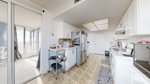Photo 5 at 1611 - 330 Alton Towers Circle, Milliken, Toronto