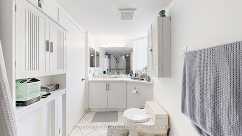 Photo 8 at 1611 - 330 Alton Towers Circle, Milliken, Toronto