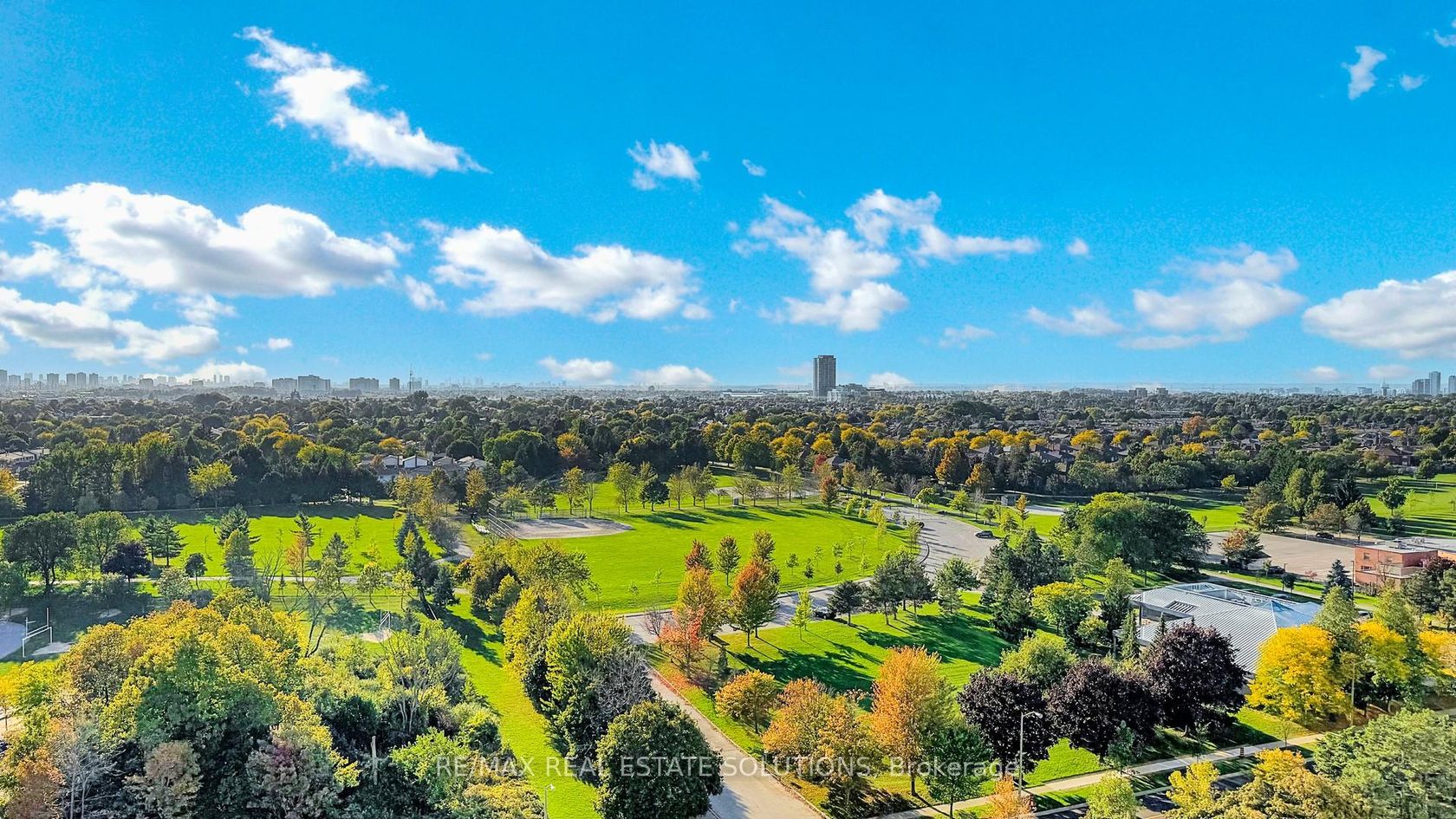 1611 - 330 Alton Towers Circle, Milliken, Toronto 