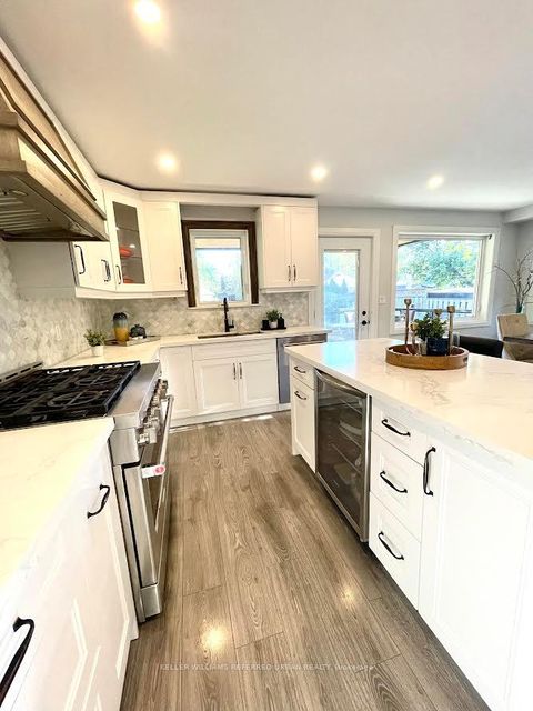 Photo 5 at 2 Lea Grove Crescent, Birchmount, Toronto