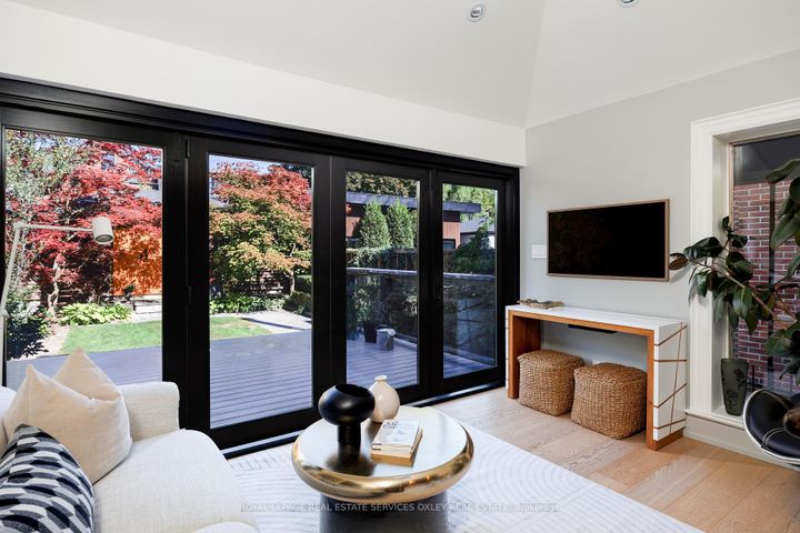 Photo 10 at 134 Roxborough Street W, Annex, Toronto