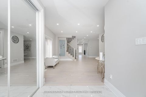 Photo 4 at 16 Westminster Circle, Shore, Barrie Photo 4 at 16 Westminster Circle, Shore, Barrie