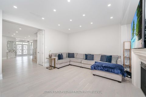 Photo 10 at 16 Westminster Circle, Shore, Barrie Photo 10 at 16 Westminster Circle, Shore, Barrie