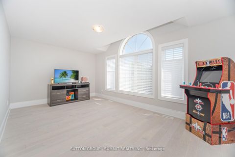 Photo 26 at 16 Westminster Circle, Shore, Barrie