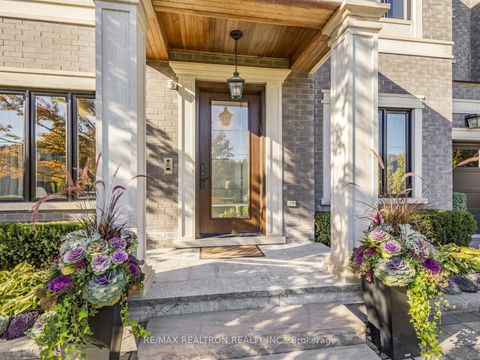 Photo 3 at 10 Malaren Road, Maple, Vaughan