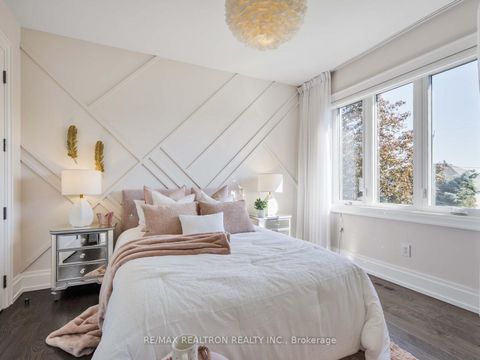 Photo 32 at 10 Malaren Road, Maple, Vaughan
