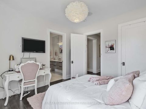 Photo 33 at 10 Malaren Road, Maple, Vaughan