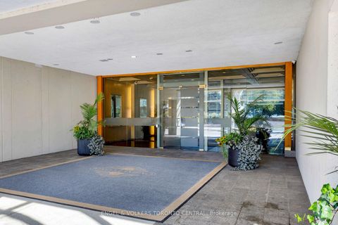 Photo 2 at 803E - 460 Queens Quay Way W, Waterfront Communities C1, Toronto