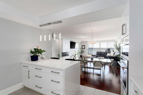 Photo 7 at 803E - 460 Queens Quay Way W, Waterfront Communities C1, Toronto