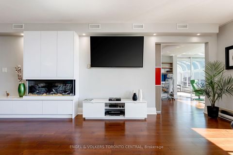 Photo 11 at 803E - 460 Queens Quay Way W, Waterfront Communities C1, Toronto