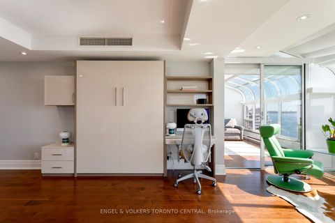 Photo 12 at 803E - 460 Queens Quay Way W, Waterfront Communities C1, Toronto