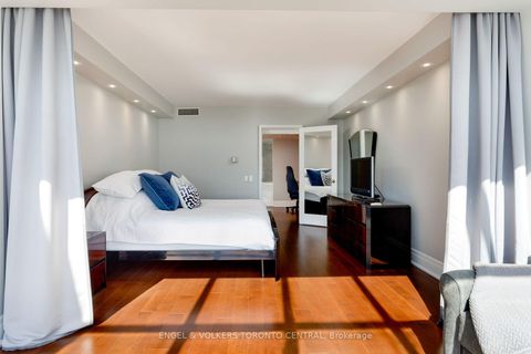 Photo 18 at 803E - 460 Queens Quay Way W, Waterfront Communities C1, Toronto