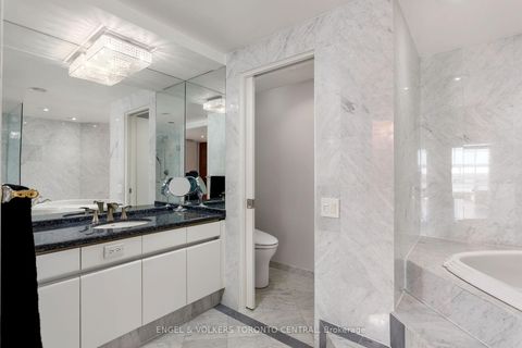 Photo 21 at 803E - 460 Queens Quay Way W, Waterfront Communities C1, Toronto