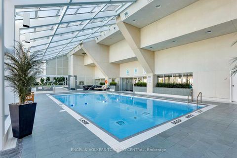 Photo 27 at 803E - 460 Queens Quay Way W, Waterfront Communities C1, Toronto