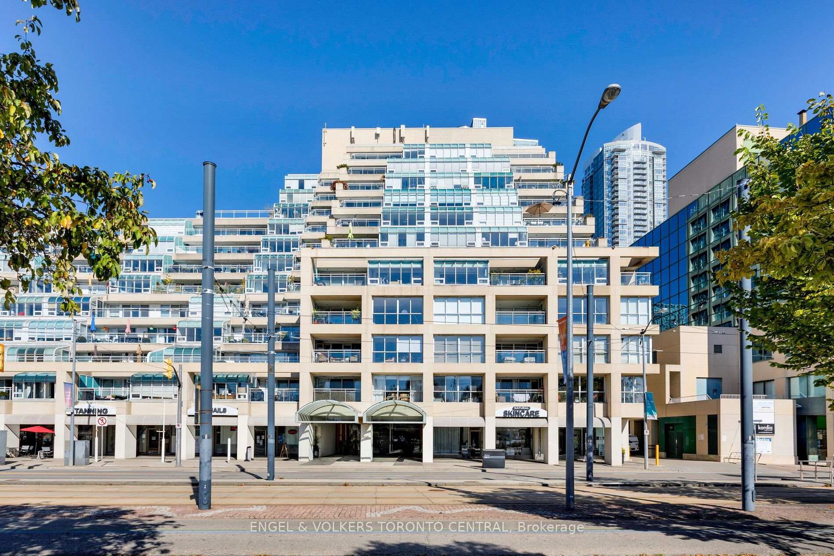 803E - 460 Queens Quay Way W, Waterfront Communities C1, Toronto by Alessia Polo 803E - 460 Queens Quay Way W, Waterfront Communities C1, Toronto