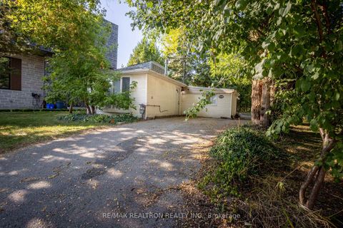 Photo 2 at 520 North Lake Road, Oak Ridges Lake Wilcox, Richmond Hill Photo 2 at 520 North Lake Road, Oak Ridges Lake Wilcox, Richmond Hill