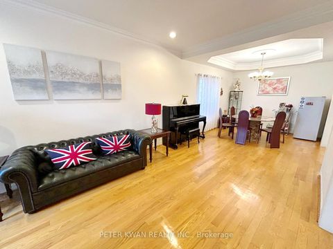 Photo 4 at 231 Pinewood Drive, Yorkhill, Vaughan