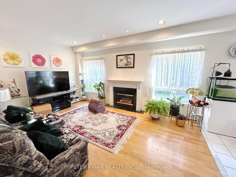 Photo 7 at 231 Pinewood Drive, Yorkhill, Vaughan