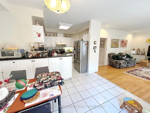 Photo 11 at 231 Pinewood Drive, Yorkhill, Vaughan