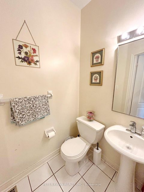 Photo 14 at 231 Pinewood Drive, Yorkhill, Vaughan